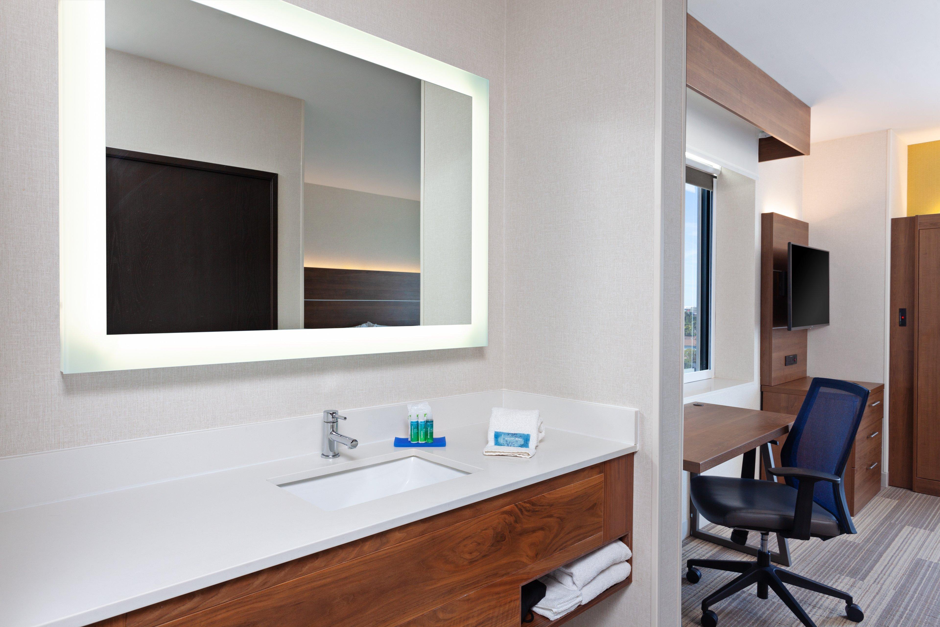 Express Angeles Lax Airport By Ihg